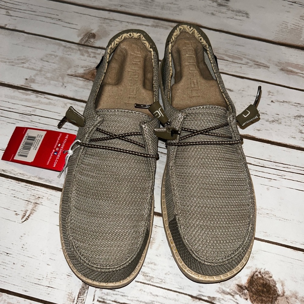 Hey Dude women’s- Wendy Sox - Color Sand shell